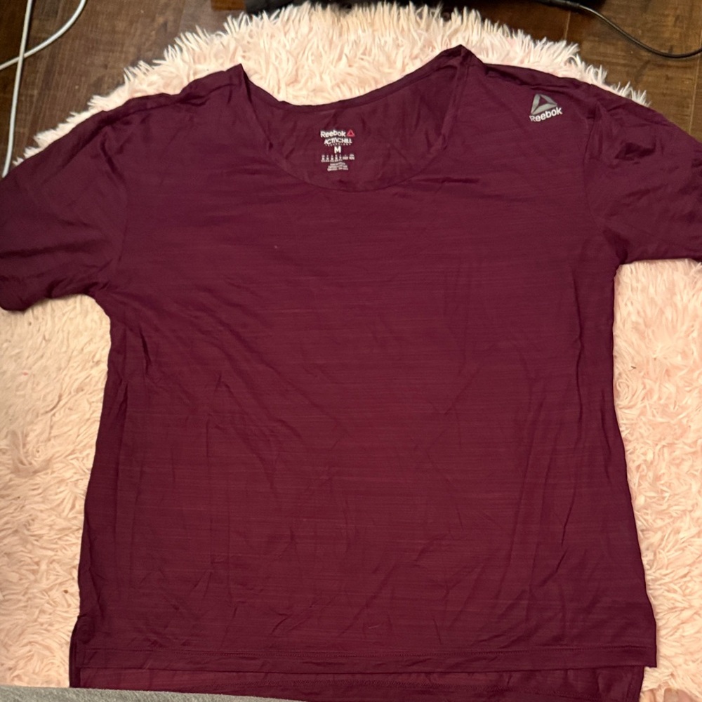 Reebok Women's Maroon Short Sleeve Tee - speedwick size Medium